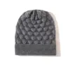 Cachecol 2026 Outono/Inverno Novo Feminino High-End Cor Sólida Pena Acolchoado Quente Moda Casual Borda Dobrada Gorro de Tricô