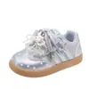 Zapatos Deportivos Infantiles 2026 Otoño Nuevo Estilo Superficie de Cuero Transpirable Niños Medianos y Grandes Niñas Moda Moño de Dibujos Animados Zapatos Casuales