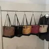 Bolsa de Viaje de Gran Capacidad para Hilo de Bordar 2025 Nueva Moda Casual Acolchada Bolso Tote Retro Versátil Bolso de Hombro