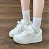 Zapatillas Deportivas para Mujer 2026 Primavera Nuevas Populares Suela Gruesa Nicho Zapatos de Pan Estudiante Versátiles Casuales Deportivos Zapatos Blancos