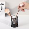 Soporte para bolígrafos de alambre metálico de Amazon, soporte creativo para bolígrafos de escritorio de oficina, simple, de alto valor cromático, hueco, con resorte, papelería