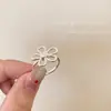 Anillo Abierto de Flor de Perla Calada en Plata para Mujer Lujo Accesible Anillo Elegante de Gama Alta Anillo de Nicho Retro Francés
