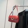 Bolso de alto valor para mujer 2025 nuevo vintage color vino tinto hebilla de herradura moda portátil bolso de axila bolso bandolera