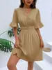 2026 Ropa de Mujer Transfronteriza Europea y Americana Verano Nuevo Estilo Vestido de Color Sólido con Encaje Empalmado Moda Cuello en V Ceñido a la Cintura
