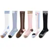 Calcetines de compresión profesionales para pantorrillas de mujer, costuras sin costuras, transpirables, calcetines largos adelgazantes para correr, ciclismo, fitness y tenis