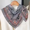 Estilo Étnico Gris Delgado Similar a la Seda Bufanda Cuadrada Pequeña de 70 Bufanda de Lino y Seda para Mujer Primavera y Otoño Hombro Caído Regalos para Madre