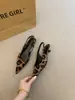 Zapatos de tacón bajo cerrados de tira trasera plateados, simples y elegantes, estilo coreano para mujer, Sandalias Versátiles de Moda Nueva Verano 2026