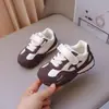 Nuevos Zapatos Infantiles Primavera/Verano 2026: Zapatos Deportivos Casuales Cómodos de Suela Suave para Niños, Zapatos de Moda Retro Estilo Coreano para Niñas Forrest Gump