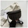 Bolsas casuales estilo coreano al por mayor para mujer, bolso cruzado de cintura de moda 2026 con correa ancha, remaches texturizados y borlas, bolso de hombro