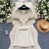 Vestido feminino estilo retro chic coreano, com blocos de cor e gola polo de manga curta, estilo francês de verão com fivela de metal, acinturado, em seda gelada que afina