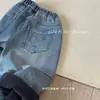25 Nueva Colección de Invierno: Pantalones de Estilo Coreano con Forro de Polar Todo en Uno, Estrellas de Cinco Puntas, Corte Curvo, Jeans de Color Claro para Niños, Pantalones Cálidos para Niños y Niñas