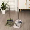 Novo Modelo de Vassoura e Pá de Lixo Atacado para Uso Doméstico, Plástico com Cerdas Macias, Não Gruda Cabelo, com Dentes Penteadores, Atacado Doméstico para Sala de Estar