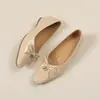 Elegantes zapatos de tacón de cuña para mujer, de punta cuadrada y escote bajo, nuevo estilo primavera y otoño 2026, hebilla cuadrada versátil con pedrería, adecuados para combinar con faldas