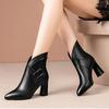 Botas Curtas de Salto Alto para Mulheres Primavera e Outono 2026 Couro Macio Sapatos de Moda Bico Fino Zíper Traseiro Versátil Salto Bloco Botas Martin com Forro de Lã