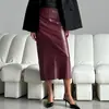 Estilo europeo y americano moda elegante costura de cuero PU cintura alta adelgazante falda con abertura falda de cuero PU de longitud media