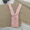 Não. 3 e Não. 5 Zíperes de Resina com Pontas Abertas, Estilo Curto para Roupas de Bonecas Mini, Disponível em Várias Cores