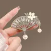 Broche Flor Ojo de Gato en Forma de Abanico, Corsage Versátil de Alta Gama para Mujer, Pin Creativo, Ropa Anti-Exposición, Elegantes Accesorios de Estilo Antiguo