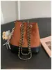 Bolsa de Axila Estampada de Leopardo em Camurça Transfronteiriça Feminina Cor de Outono/Inverno Bloco de Cores Bolsa de Balde com Corrente Versátil para o Dia a Dia Ombro Único Transversal