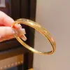 Pulseira de Ouro Real 18K Galvanizado com Zircônia Padrão de Flor Redonda Fivela Móvel Luxo Acessível Joia de Mão de Moda de Alta Qualidade para Mulheres
