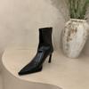 Botas Curtas de Salto Alto Bico Fino 2025 Outono e Inverno Novas Europeias e Americanas Salto Agulha Costura Botas Nude Botas Slim Botas Curtas Retrô Marrons
