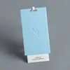 Etiquetas de Roupas de Alta Qualidade, Personalização Côncava e Convexa, Design e Produção de Etiqueta de Preço com Certificado, Papelão Espessado para Roupas Masculinas e Femininas