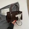 Nova Bolsa de Mão Quadrada Pequena Vermelha Texturizada de Alta Qualidade Coreana de Nicho para Mulheres 2025, Bolsa de Ombro e Transversal Versátil da Moda