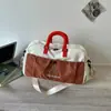 Bolso de hombro cruzado grande de alta capacidad, nuevo, elegante, versátil, bolsa de mano casual, bolsa deportiva de viaje con separación seca-húmeda
