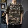 Camiseta Camuflada de Malha de Algodão Imitado de Manga Curta para Homens 2025 Nova Americana Bonita Estampada Solta Camiseta de Meia Manga