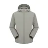 Chaqueta softshell a prueba de viento, mismo estilo que la chaqueta a prueba de viento, nueva chaqueta deportiva casual corta con capucha a prueba de viento e impermeable Otoño/Invierno