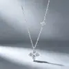 Collar de trébol de cuatro hojas de la suerte en plata de ley s925, moderno y versátil, collar simple de dos tréboles de cuatro hojas de moissanita, cadena para la clavícula