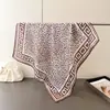 Lenço de Seda de Alta Qualidade com Estampa de Leopardo, Lenço Quadrado Versátil, Xale, Lenço de Pescoço, Lenço de Cabeça, Lenço para Mulheres