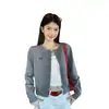 Cárdigan gris para mujer, nueva colección de principios de otoño 2026 para mujer, bordado de mariposas, top estilo coreano, chaqueta suéter