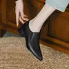 Sapatos femininos de salto médio preto de um passo, salto grosso retrô, boca profunda, bico fino, para trabalho, novos lançamentos outono 2026, sapatos pequenos de couro