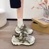 Cómodos nuevos tenis casuales de moda versátiles de verano para mujer, zapatos tipo dad de suela gruesa que aumentan la altura, zapatillas de malla modernas y a la moda