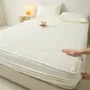 2026 Nueva sábana bajera acolchada impermeable con diseño de oso y corona linda para cama King
