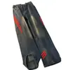 Calça jeans casual masculina nova, moderna e da moda, com modelagem solta, retalhos, desgastada, com design diagonal de três listras contrastantes.