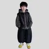 Conjunto de Ropa de Otoño para Niños 2026 Nuevo de Moda Genial Sudadera con Capucha Rayada Infantil Conjunto de Tres Piezas de Otoño para Niños