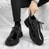 Zapatos de Hombre de Primavera, Estilo Martin de Gama Alta, Nuevo Estilo Británico, Estilo Hong Kong, Zapatos de Cuero Negro Formales de Negocios para Boda, que Aumentan la Altura