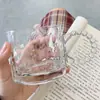 Venta al por mayor del fabricante Taza de vidrio de aspecto elegante para verano Taza con pajita de mariposa rosa para té de frutas con asa Gran cantidad Preferencial