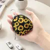 Monedero Estampado de Crisantemo Fondo Negro Cuero Artificial Impermeable Piel Sintética Cremallera Bolsa de Almacenamiento Multifuncional Mini Oreja