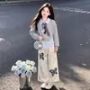 Conjunto de dos piezas casual de estilo bosque para primavera y otoño, pantalones anchos retro con mariposas para niñas, sudadera linda con bloques de color a rayas
