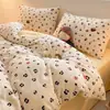 Juego de Ropa de Cama Grueso de Terciopelo de Leche de Cuatro Piezas para Invierno, Estilo Fresco y Sencillo, Sábana Cálida y Funda de Edredón para Dormitorios de Estudiantes y Uso Doméstico, Venta al por Mayor