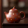 Tetera de Gama Alta Estilo Chino para Uso Doméstico con Filtro de Agujeros Redondos, Hecha de Arcilla Zhu Ni con Puntos Ondulados, Adecuada para Té Kung Fu