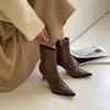 Botas cortas de tacón alto, otoño e invierno 2024, nuevas botas europeas y americanas de charol con punta puntiaguda, retro, ajustadas, con tacón de aguja, color marrón.