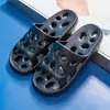 Zapatos Shengji Pantuflas para el Hogar Venta al por Mayor Agujero de Drenaje Baño Verano para Mujer Baño Secado Rápido Pareja Suaves Elásticas Pantuflas para Hombre Entrega