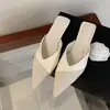 Chuyuji Mules de camurça patchwork estilo francês bico fino salto gatinho 2026 novo versátil simples estilo executivo salto agulha