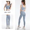 Novo conjunto de yoga estilo europeu e americano com costas em U para mulheres, apresentando um top esportivo de alças largas e absorção de choque e leggings de cintura alta e justas, um conjunto de ginástica de duas peças