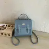 Diseñado para el invierno, este bolso de mano/hombro casual para mujer, estilo vintage 2026, de gran capacidad, moda retro, con bloques de color, es un bolso cuadrado pequeño.