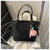 Bolsa de Ombro Grande Capacidade Estilo Coreano com Pingente Feminina 2023 Nova para o Trabalho Simples Casual Cor Sólida Bolsa de Mão Simples
