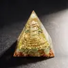 Ornamento de pirâmide de cristal natural 5cm com pedrinhas de resina, artesanato e presentes fornecidos diretamente pelo fabricante
